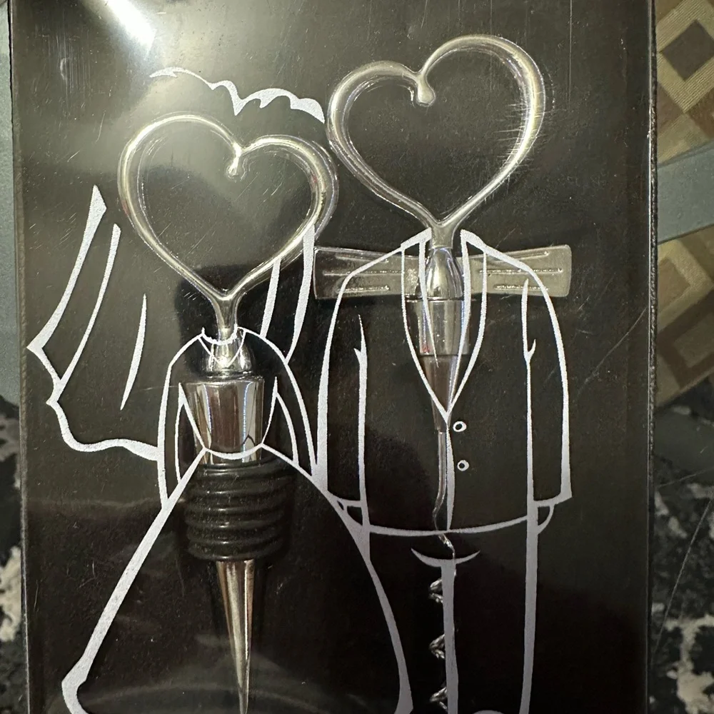 Heart set Corkscrew and Bottle Stopper Set
